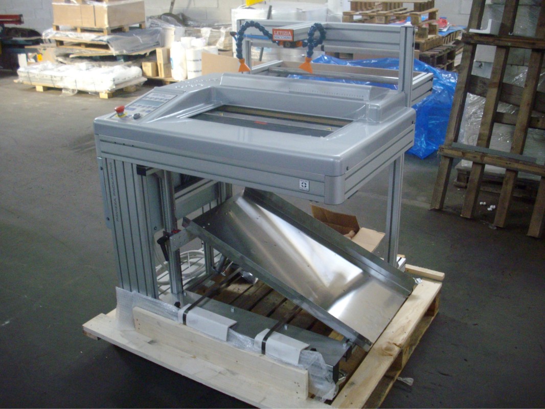 Simplicita 600 1.jpg Imbustatrice automatica - Azienda ingrosso giocattoli - M. Lubrense (NA) 1